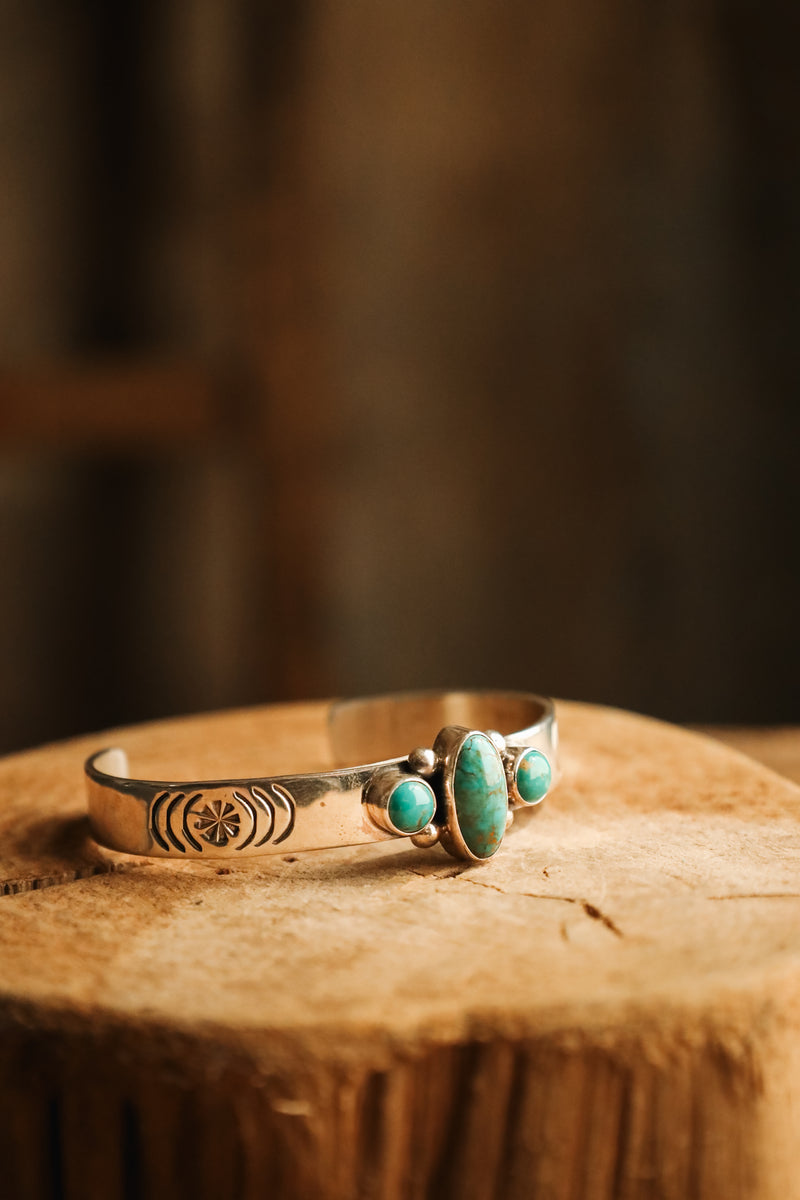 TURQUOISE OVAL & 2 ROUNDS CUFF