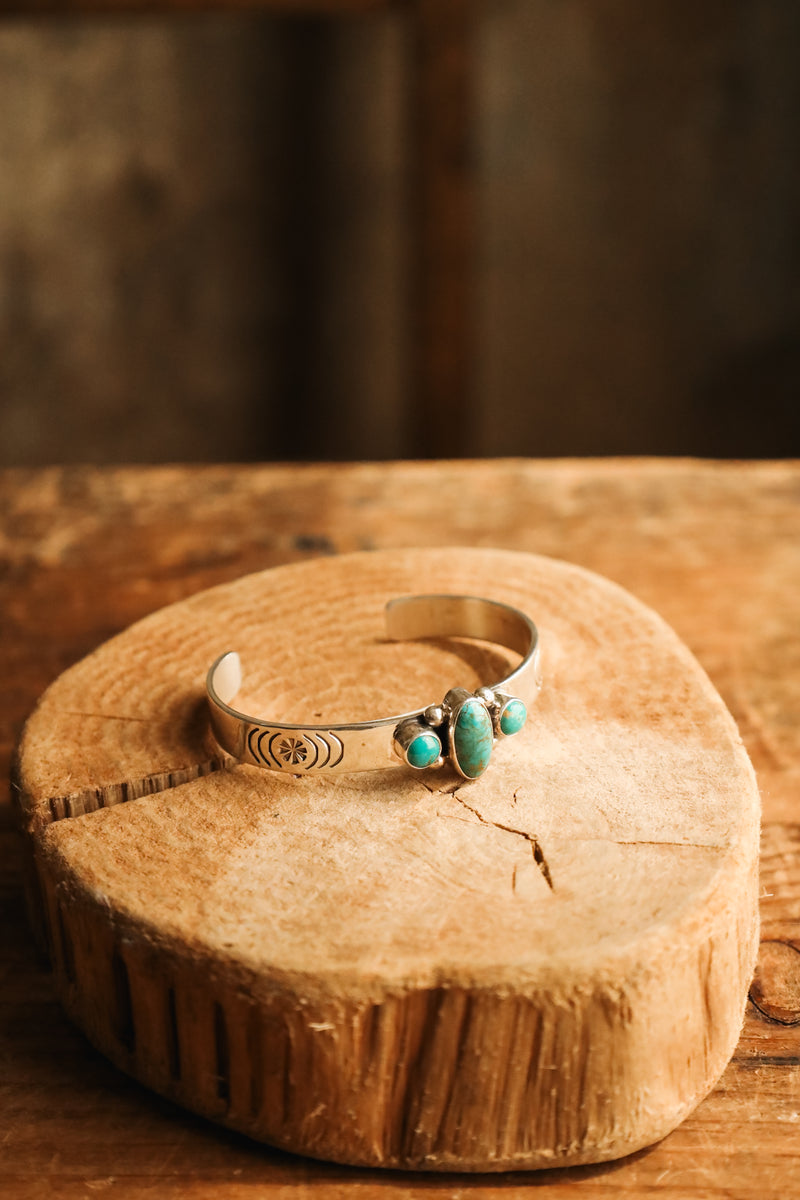 TURQUOISE OVAL & 2 ROUNDS CUFF 