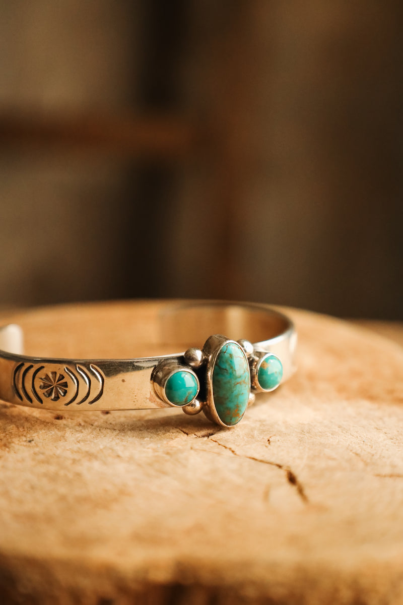 TURQUOISE OVAL & 2 ROUNDS CUFF 