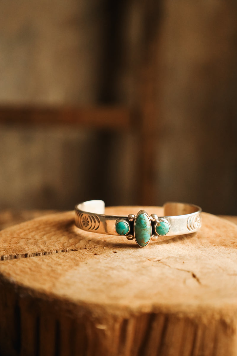 TURQUOISE OVAL & 2 ROUNDS CUFF 