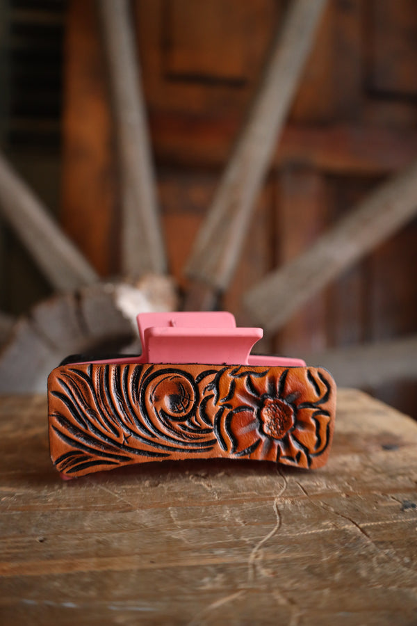 Tooled claw clip 