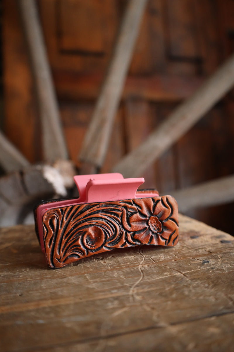 Tooled claw clip 