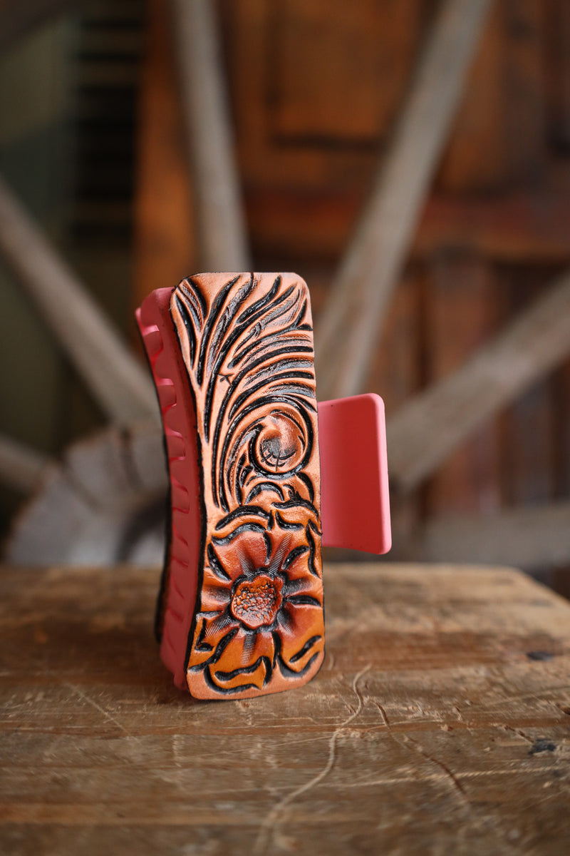 Tooled claw clip 