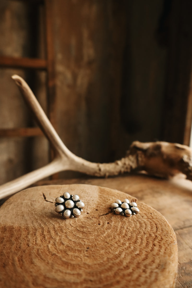 FRESHWATER PEARLS FLOWER POST EARRING 