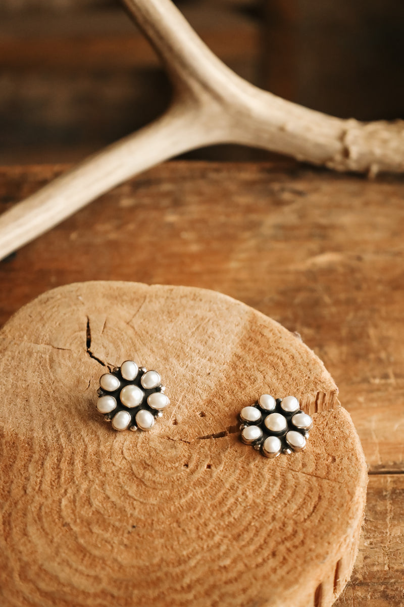 FRESHWATER PEARLS FLOWER POST EARRING 