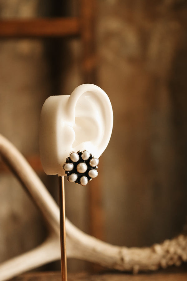 FRESHWATER PEARLS FLOWER POST EARRING 