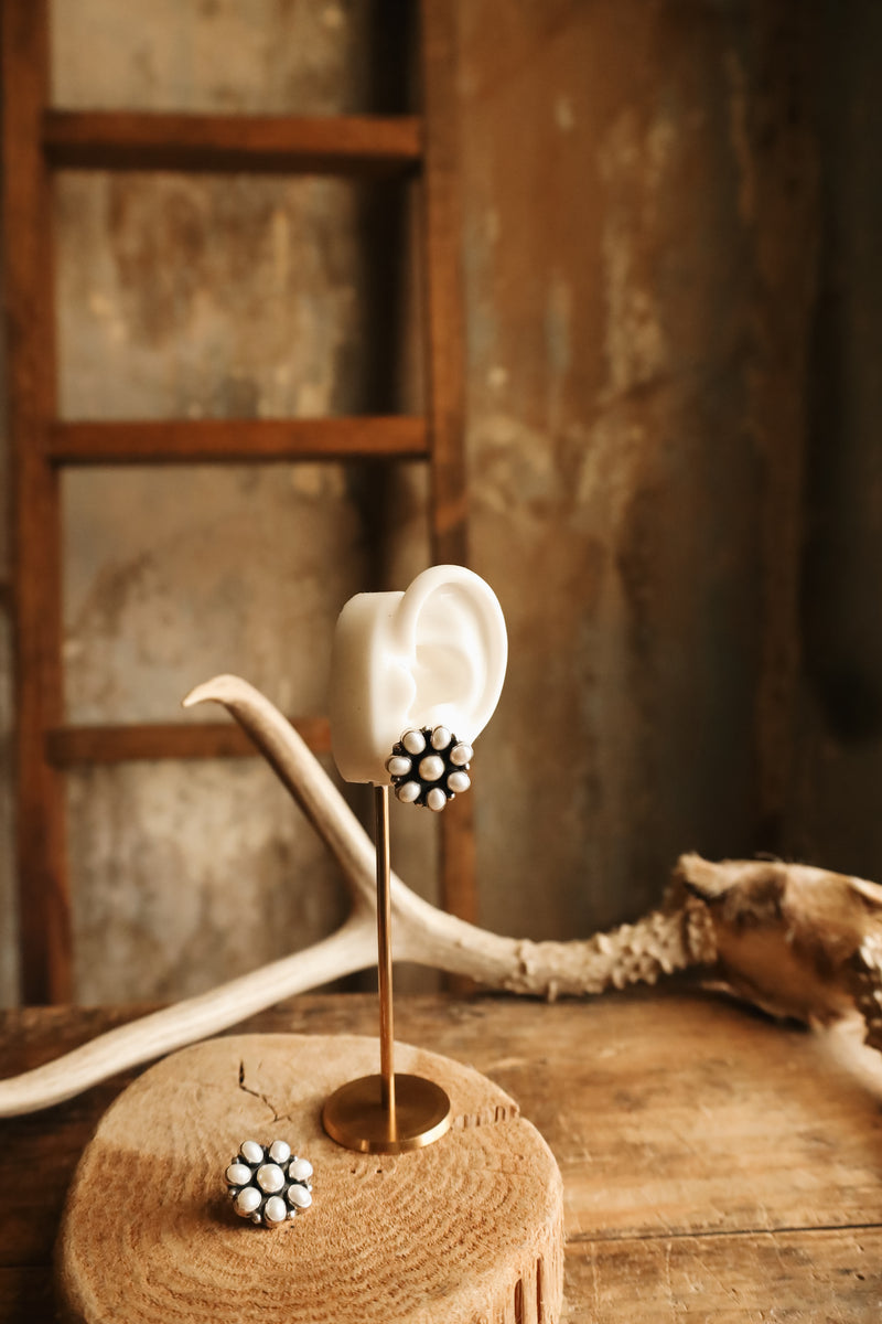 FRESHWATER PEARLS FLOWER POST EARRING 