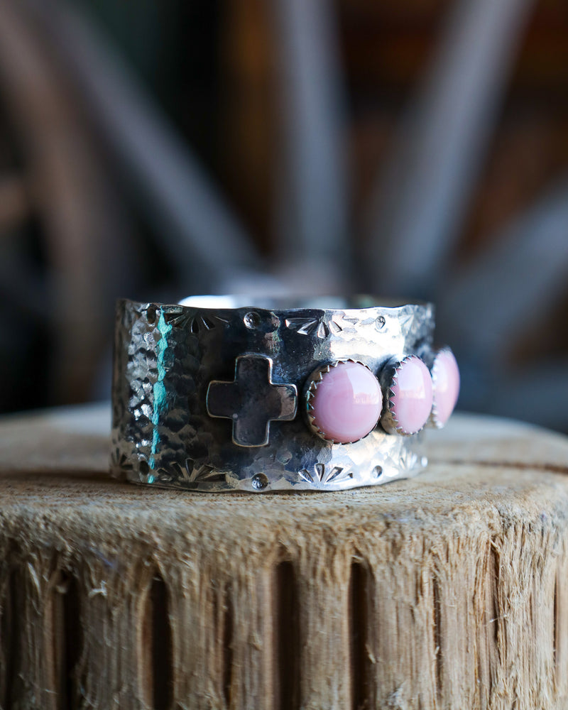 Richard Schmidt 5 Pink Conch Rounds 2 Crosses Cuff