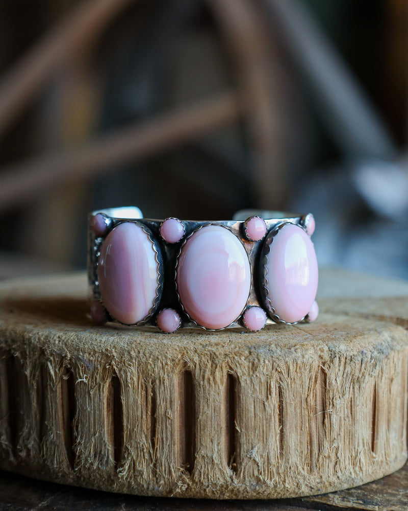 Richard Schmidt 3 Pink Conch Ovals 8 Rounds 1" Cuff