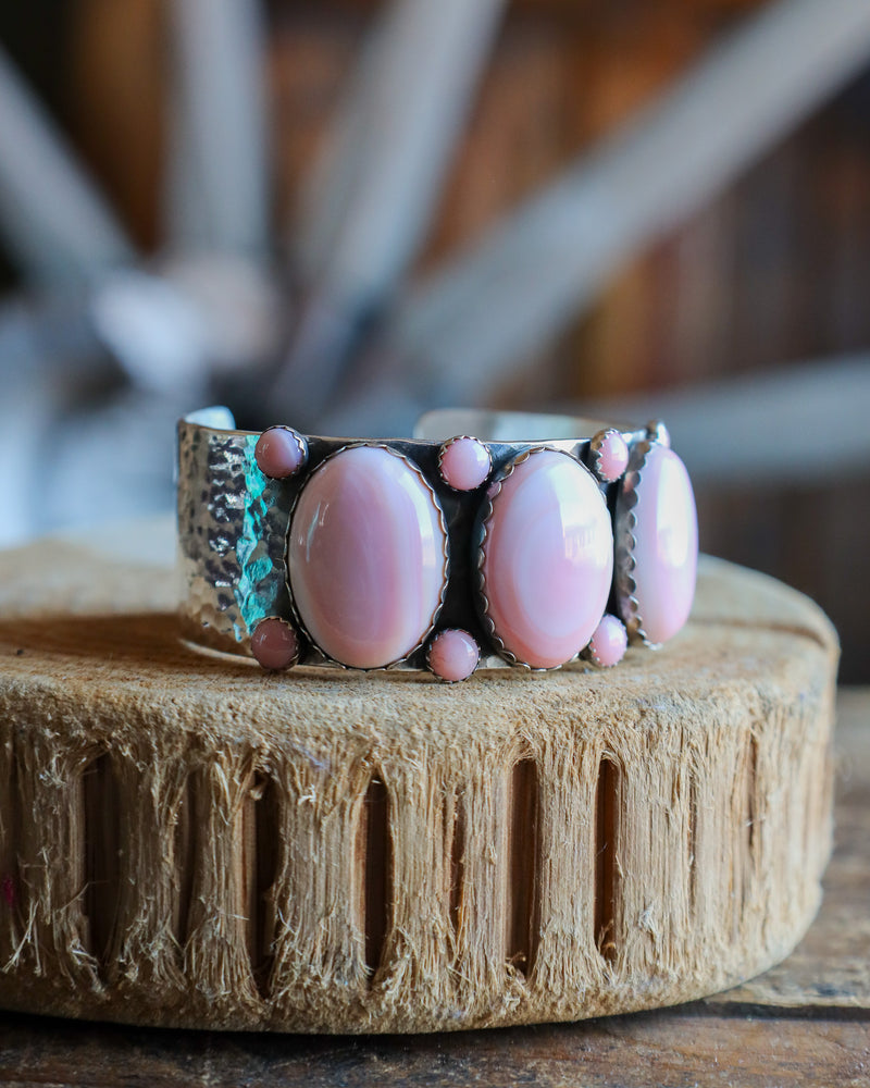 Richard Schmidt 3 Pink Conch Ovals 8 Rounds 1" Cuff