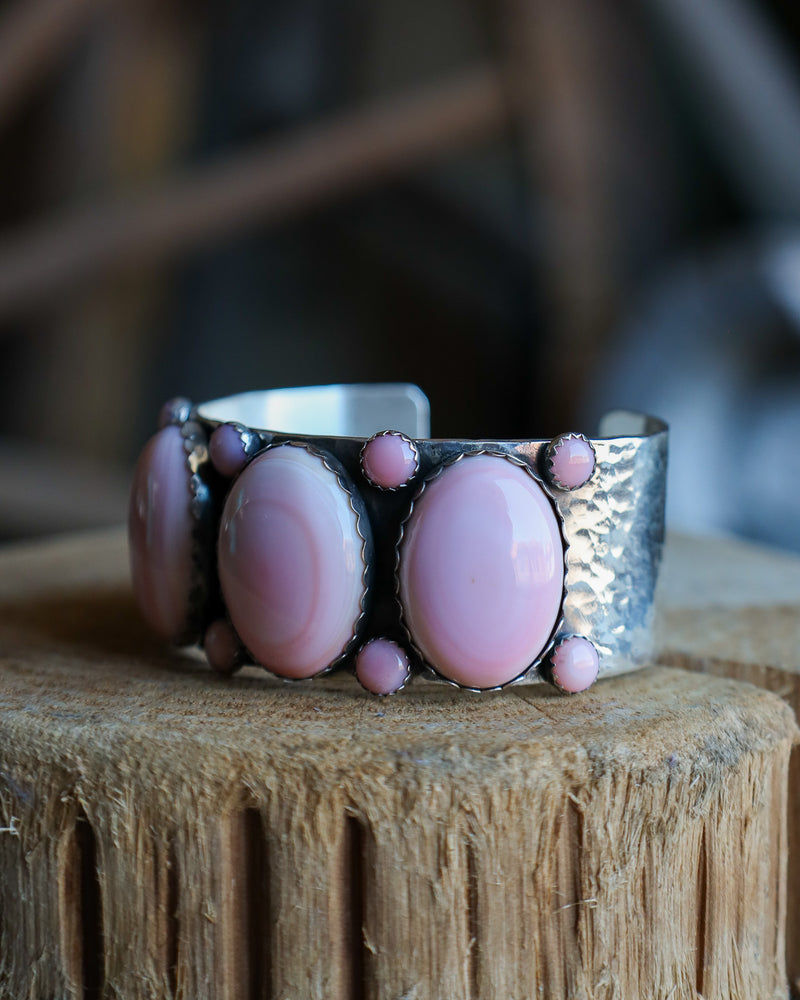 Richard Schmidt 3 Pink Conch Ovals 8 Rounds 1" Cuff