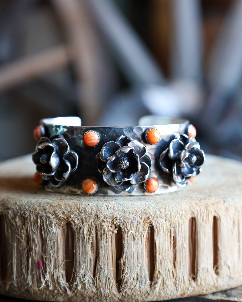 Richard Schmidt 3 Flowers 8 Spiny Oyster Bracelet