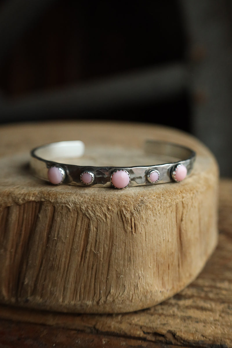 Richard Schmidt 3 Small Pink Conch Rounds 2 Dots 6MM Cuff