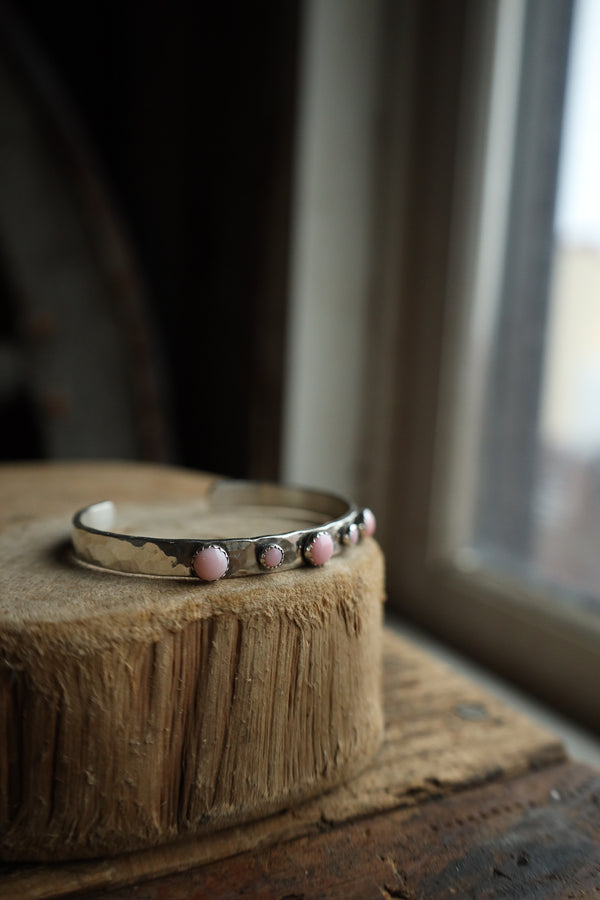 Richard Schmidt 3 Small Pink Conch Rounds 2 Dots 6MM Cuff