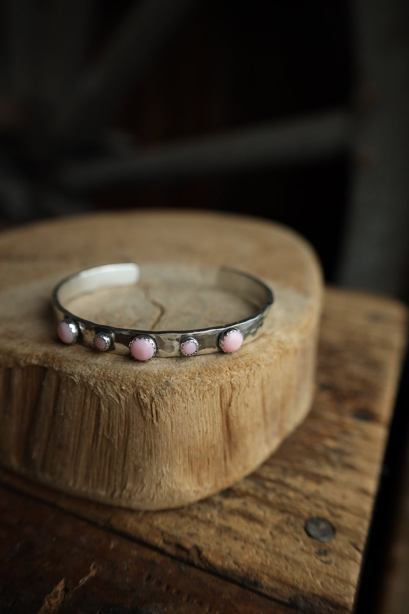 Richard Schmidt 3 Small Pink Conch Rounds 2 Dots 6MM Cuff