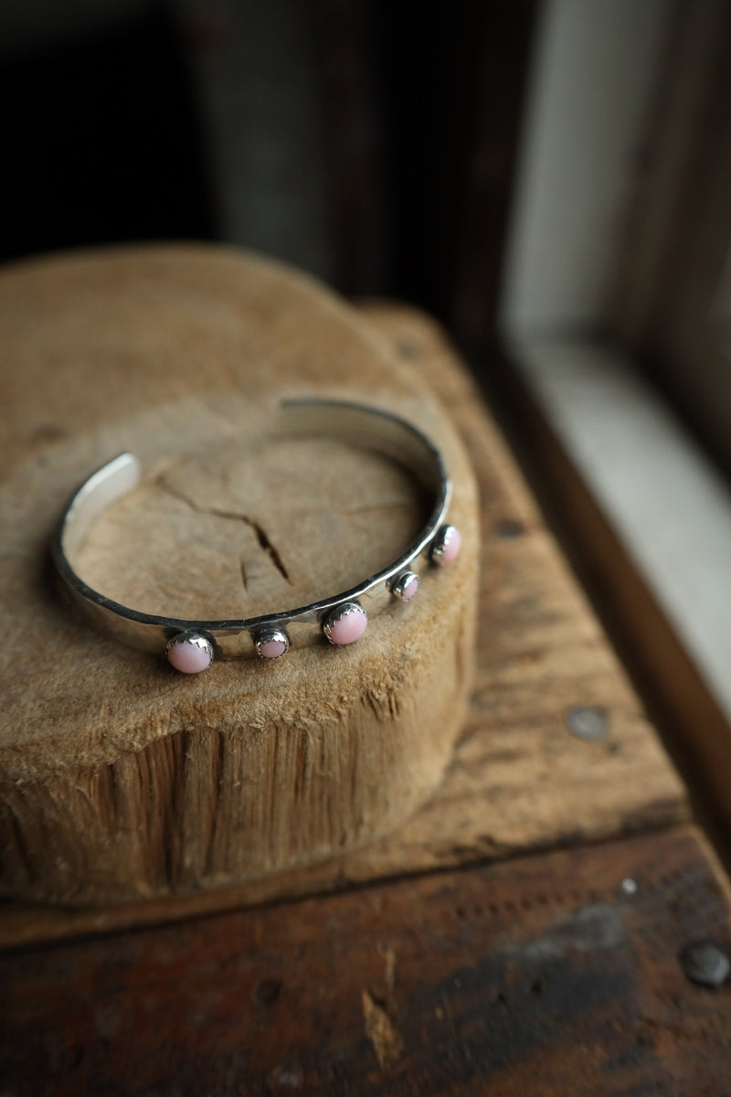 Richard Schmidt 3 Small Pink Conch Rounds 2 Dots 6MM Cuff