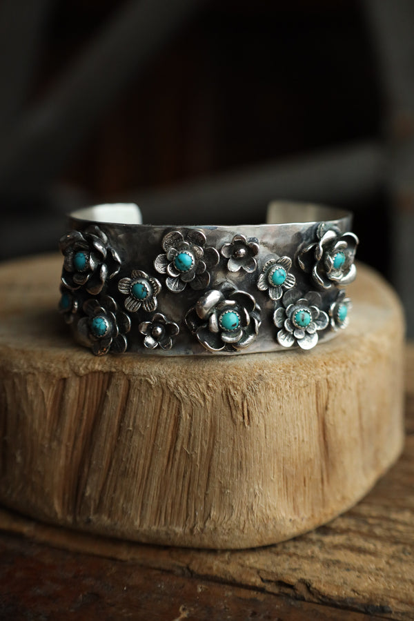 Richard Schmidt 12 Roses 10 Turquoise 1" Cuff