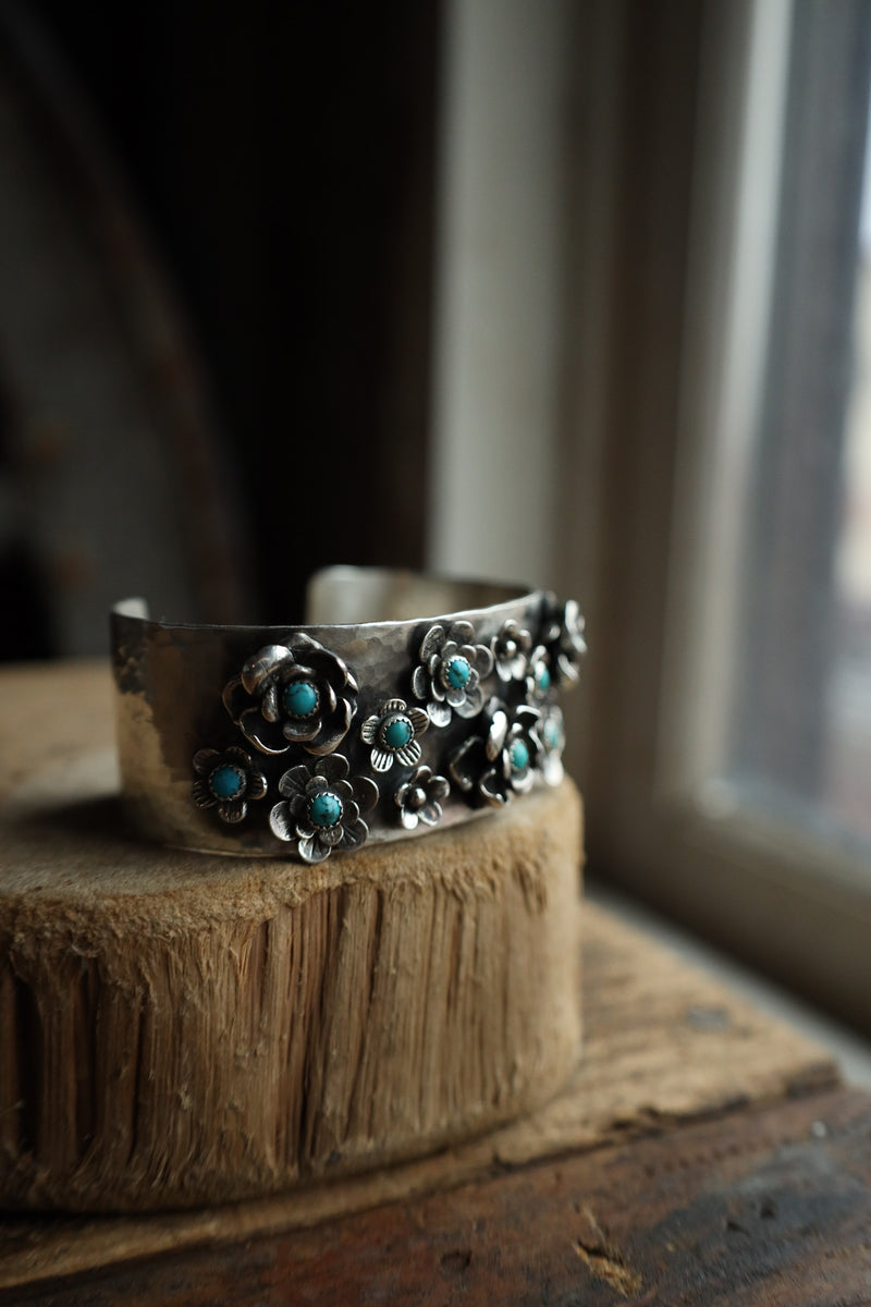 Richard Schmidt 12 Roses 10 Turquoise 1" Cuff