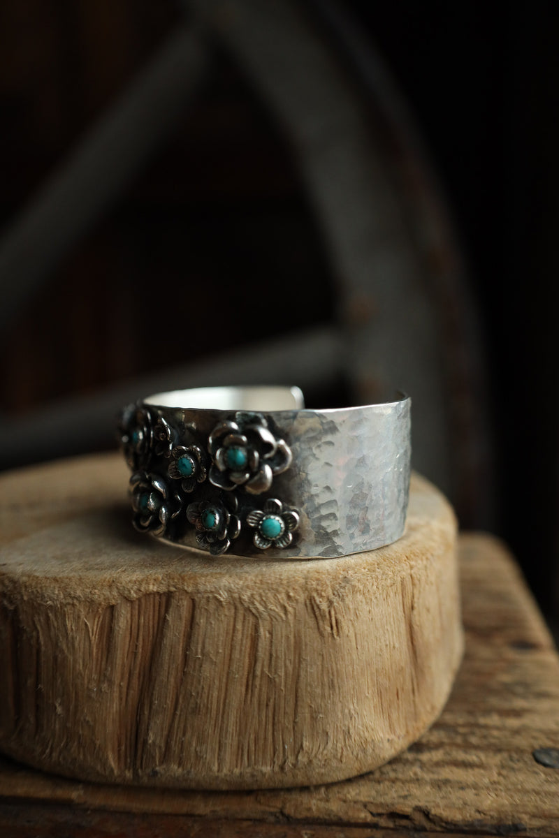 Richard Schmidt 12 Roses 10 Turquoise 1" Cuff