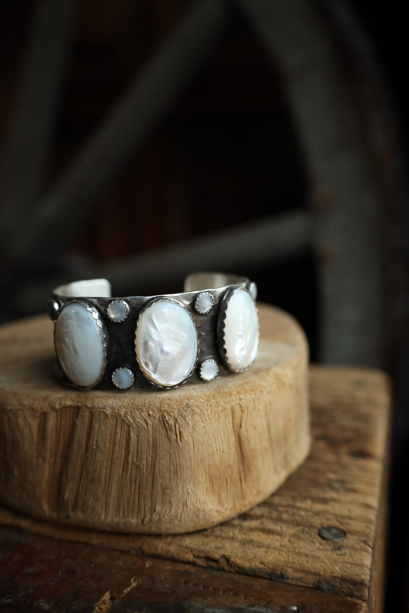 Richard Schmidt 3 Mother Of Pearl Ovals 8 Rounds 1" Cuff