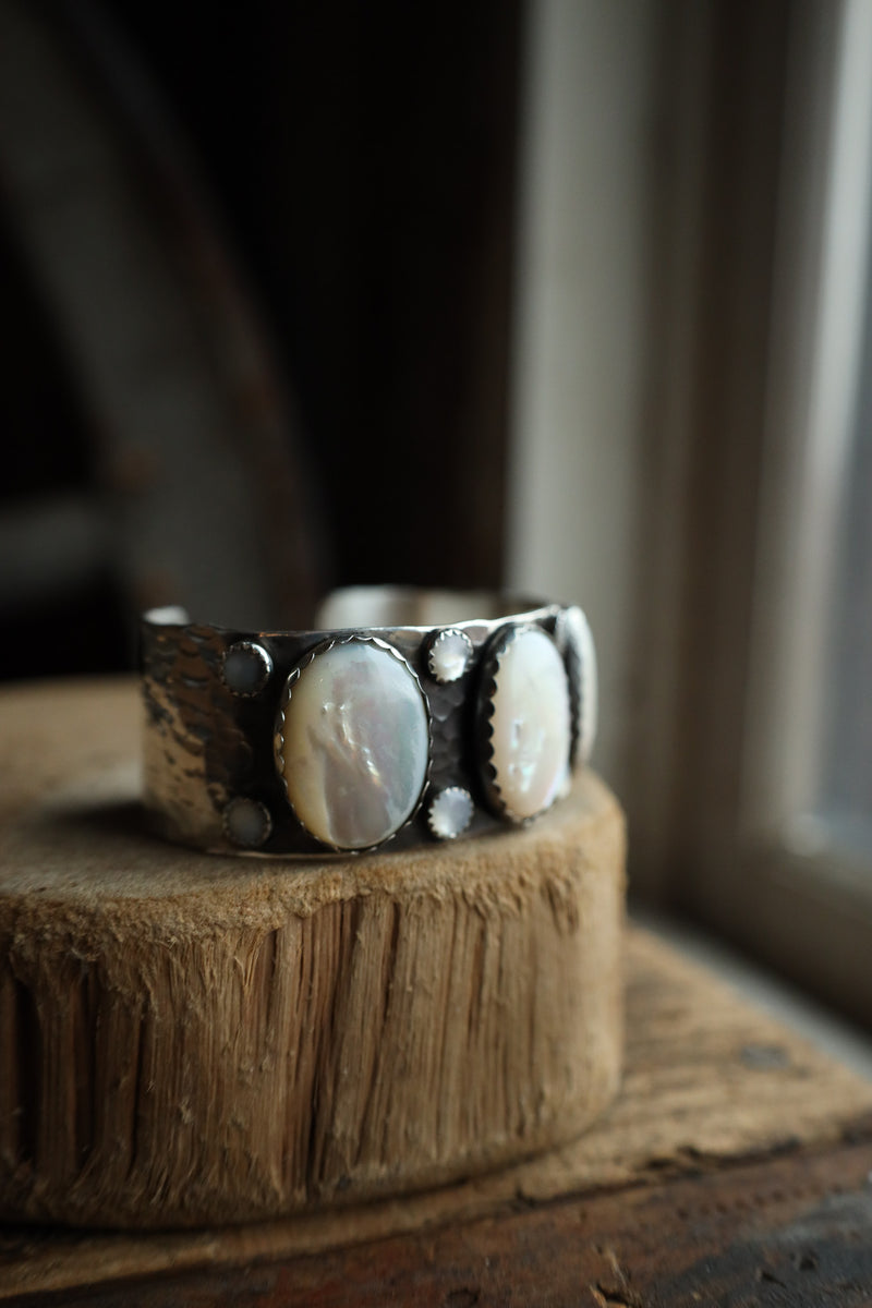 Richard Schmidt 3 Mother Of Pearl Ovals 8 Rounds 1" Cuff