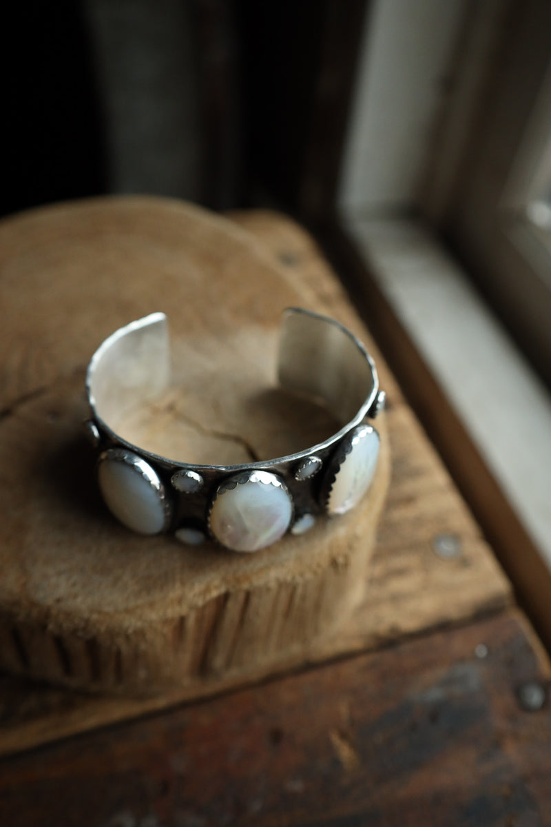 Richard Schmidt 3 Mother Of Pearl Ovals 8 Rounds 1" Cuff