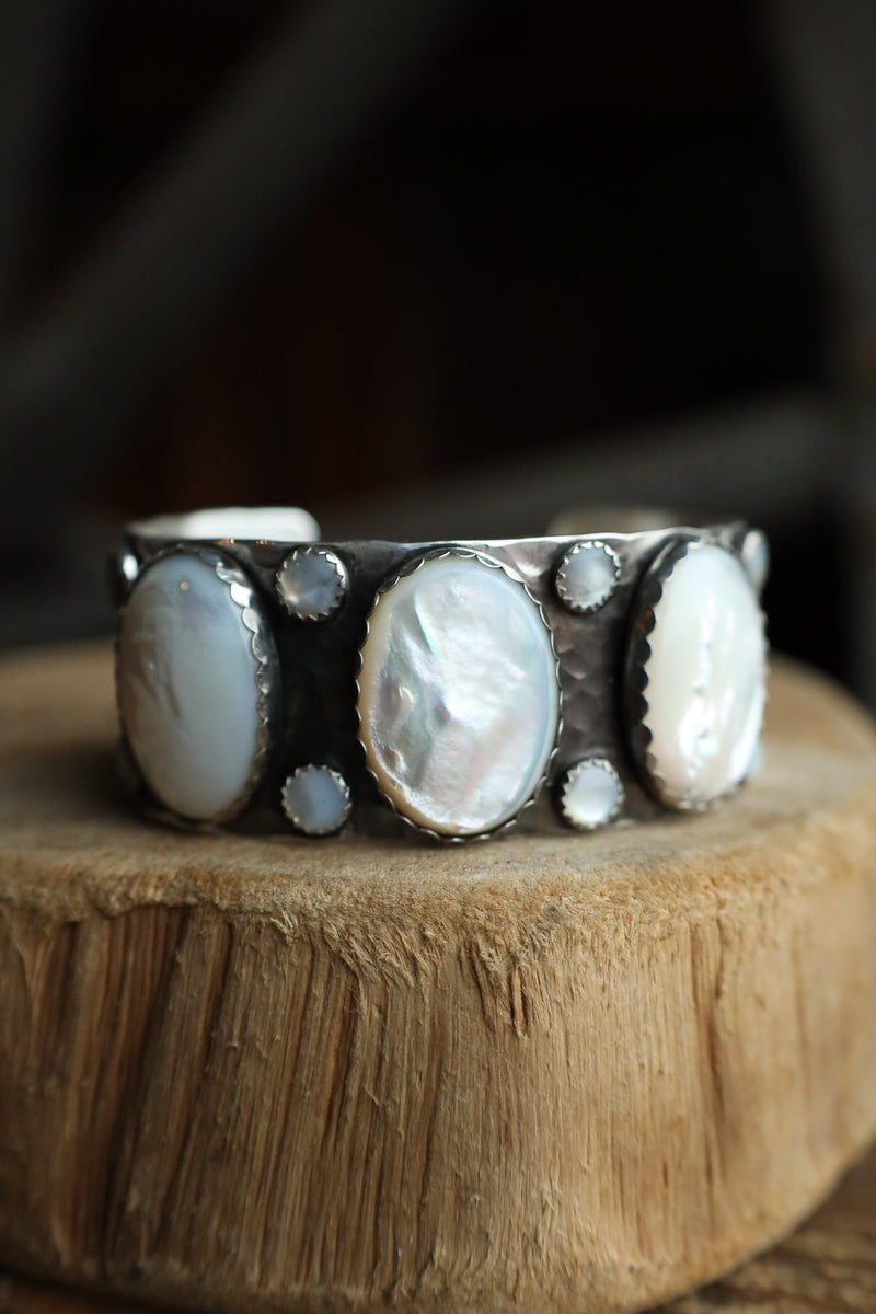 Richard Schmidt 3 Mother Of Pearl Ovals 8 Rounds 1" Cuff