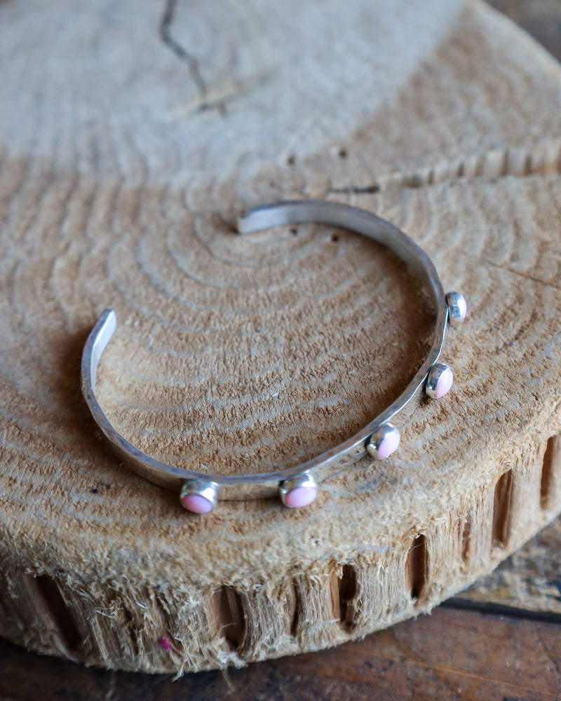 Richard Schmidt 4MM 5 Pink Conch Rounds Cuff