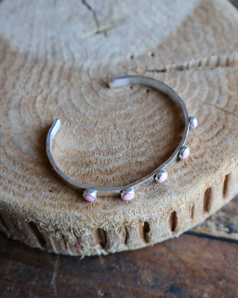 Richard Schmidt 4MM 5 Pink Conch Rounds Cuff