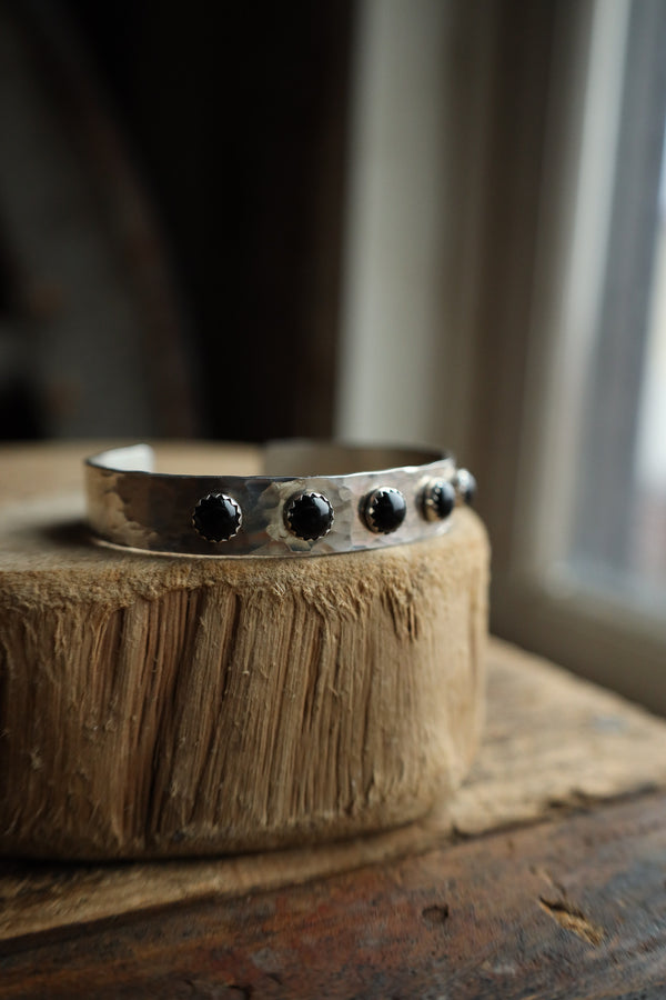 Richard Schmidt 5 Small Onyx Rounds 10MM Cuff