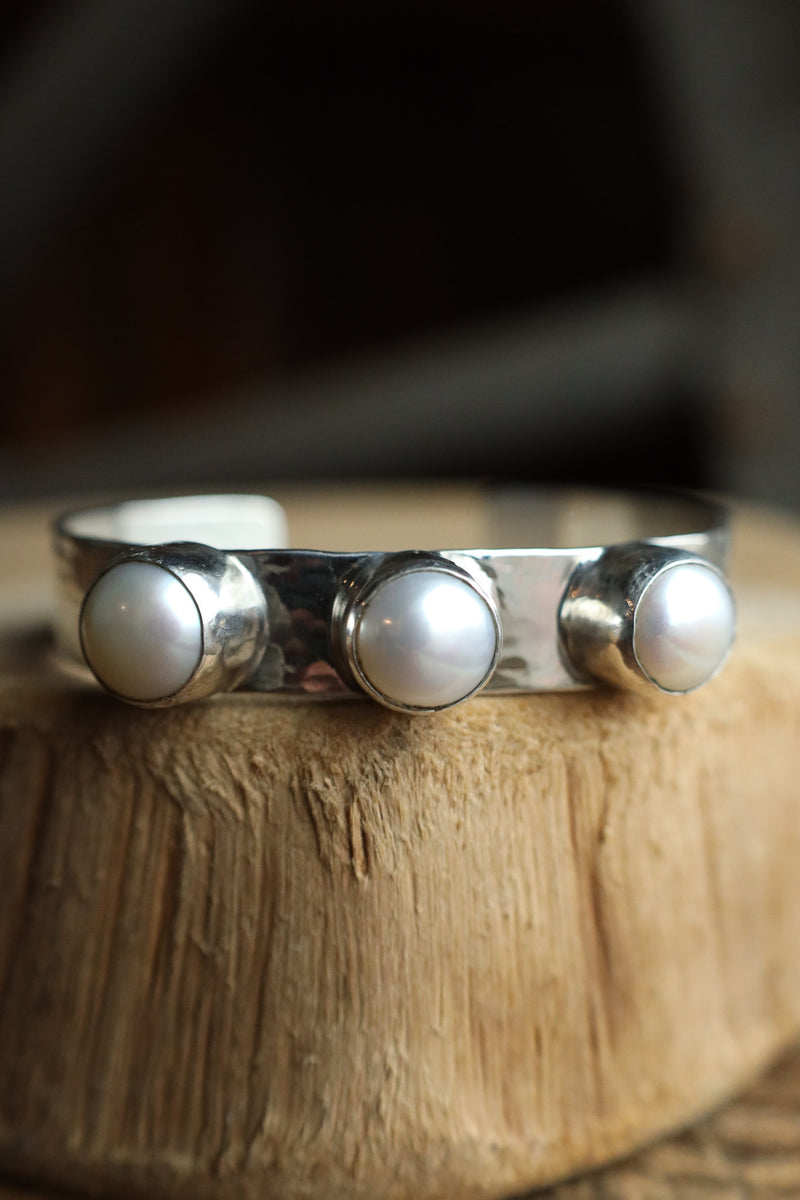Richard Schmidt 3 Standout Freshwater Pearls 10MM Cuff
