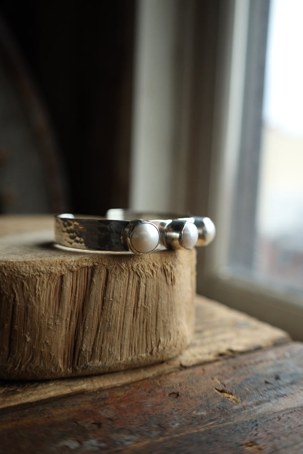 Richard Schmidt 3 Standout Freshwater Pearls 10MM Cuff