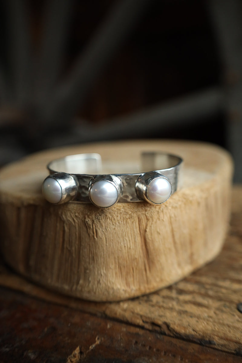Richard Schmidt 3 Standout Freshwater Pearls 10MM Cuff