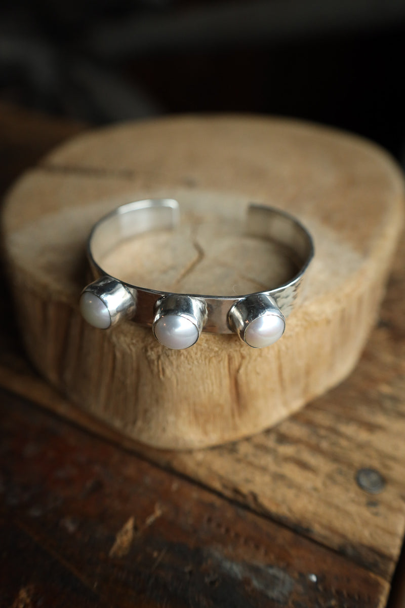 Richard Schmidt 3 Standout Freshwater Pearls 10MM Cuff