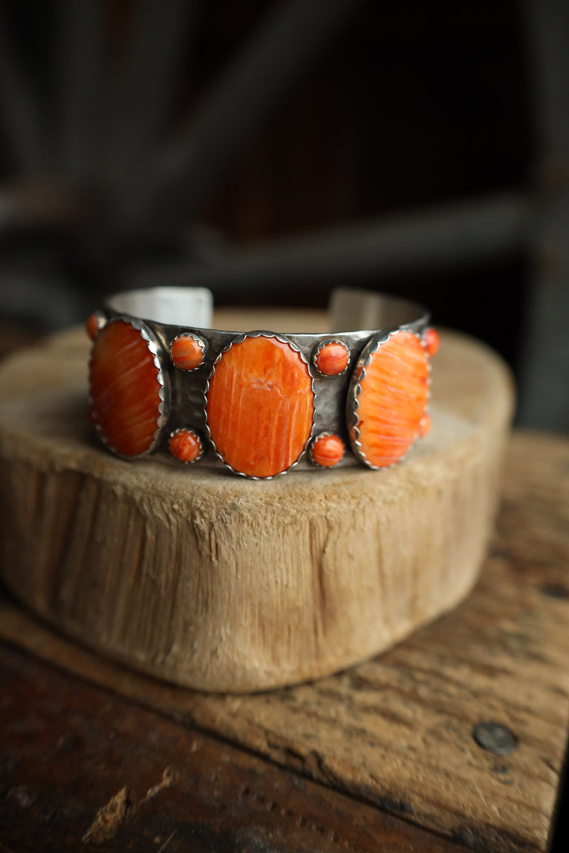 Richard Schmidt 3 Spiny Oyster Ovals 8 Rounds 1" Cuff