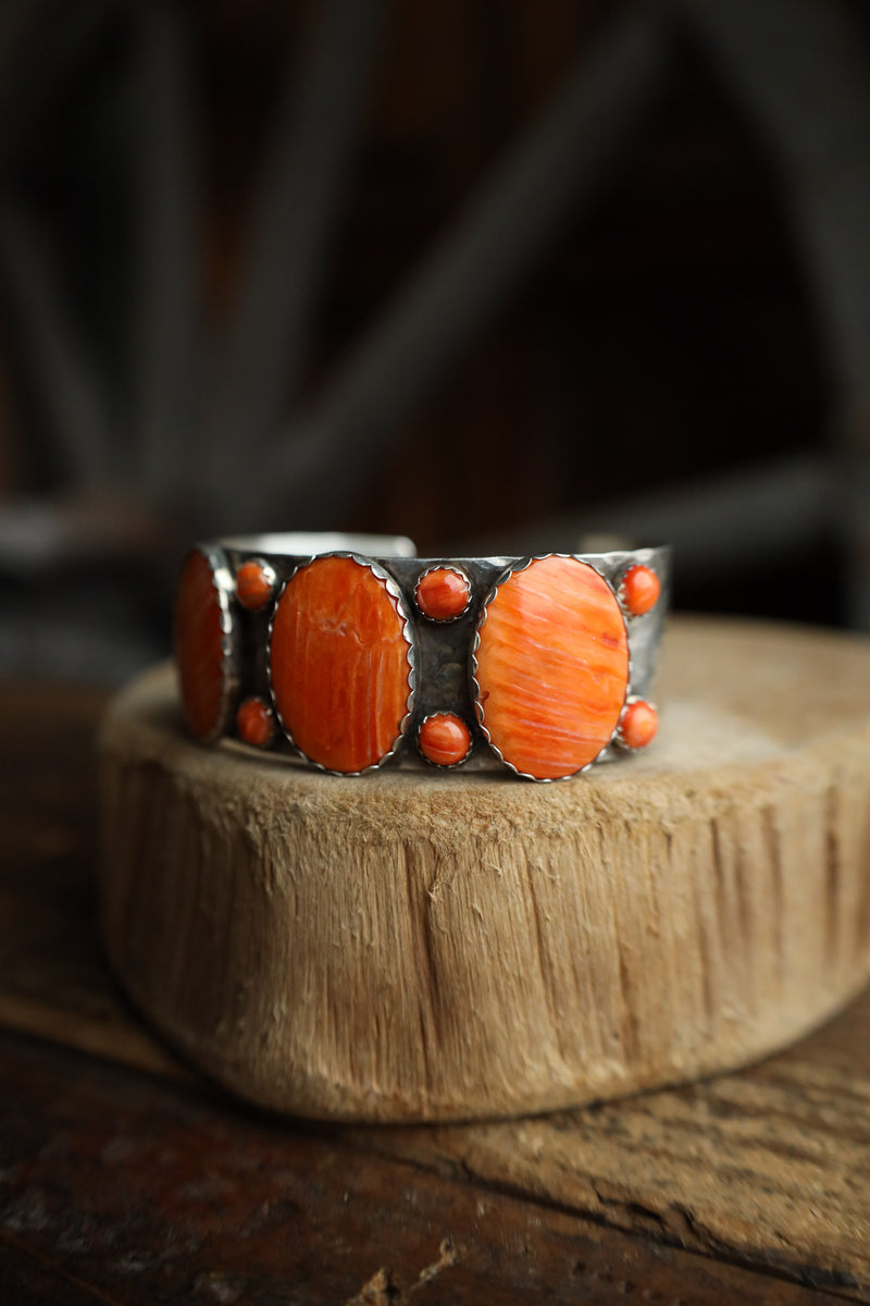 Richard Schmidt 3 Spiny Oyster Ovals 8 Rounds 1" Cuff