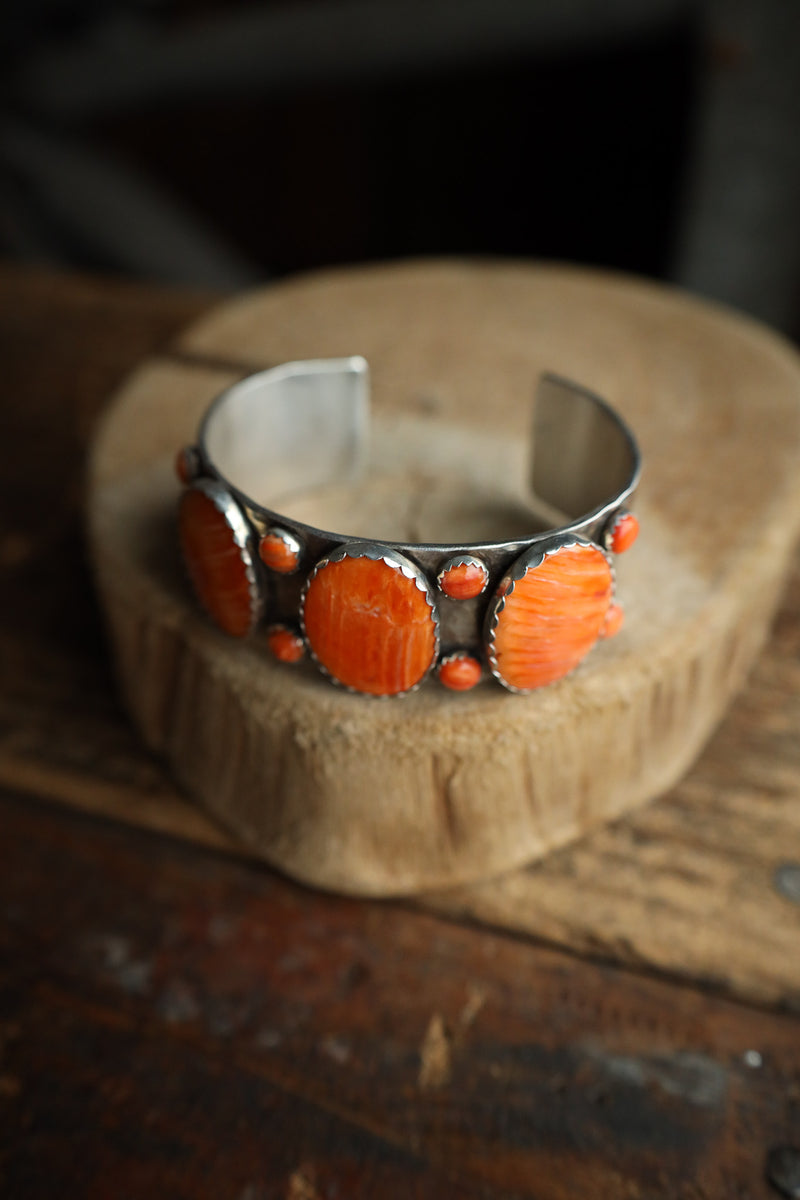 Richard Schmidt 3 Spiny Oyster Ovals 8 Rounds 1" Cuff