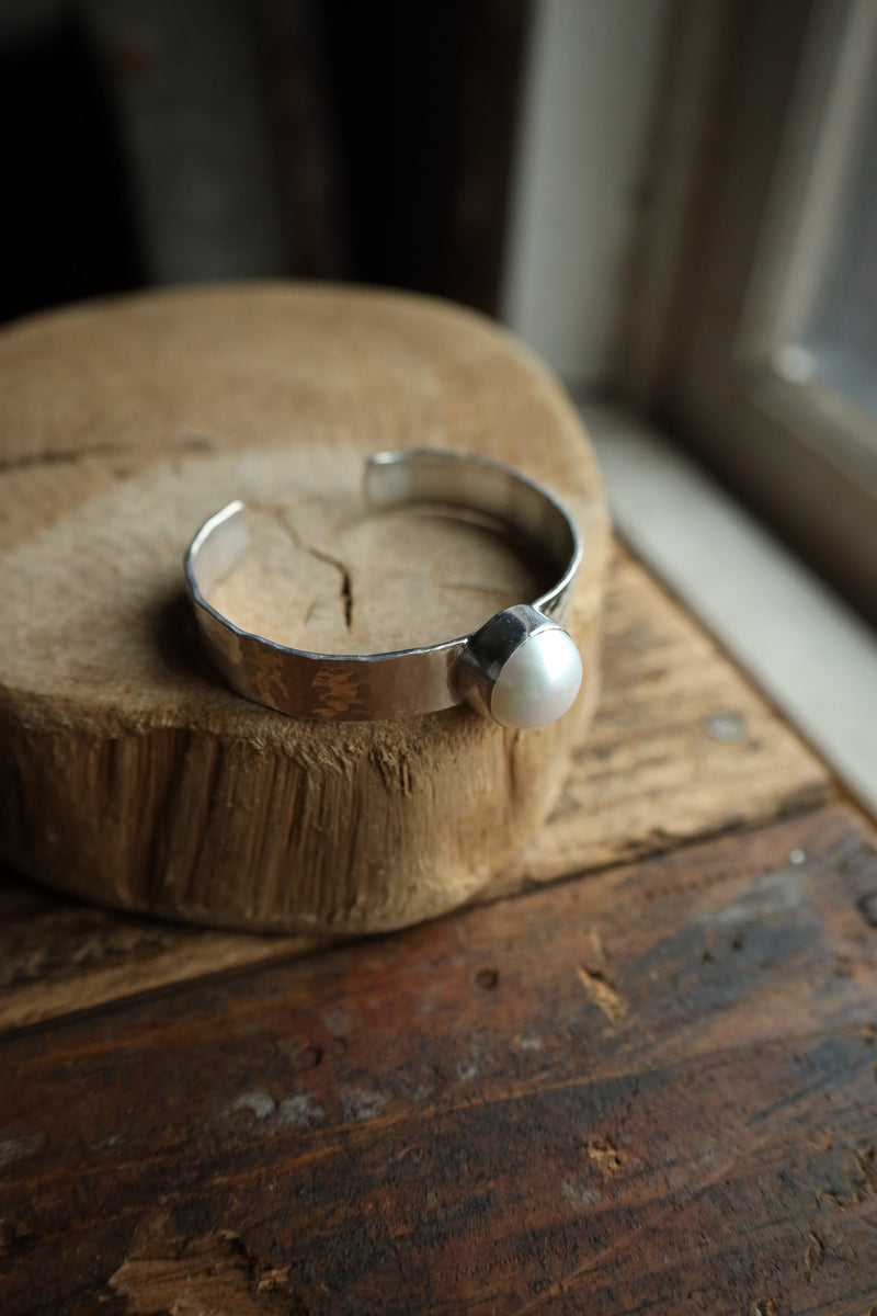 Richard Schmidt 1 Freshwater Pearl Oversized Standout 10MM Cuff