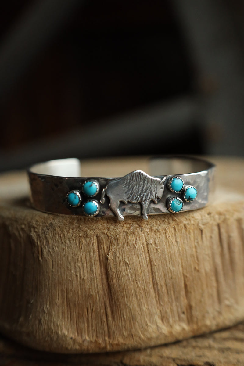 Richard Schmidt Bison 6 Turquoise Dots Cluster Cuff