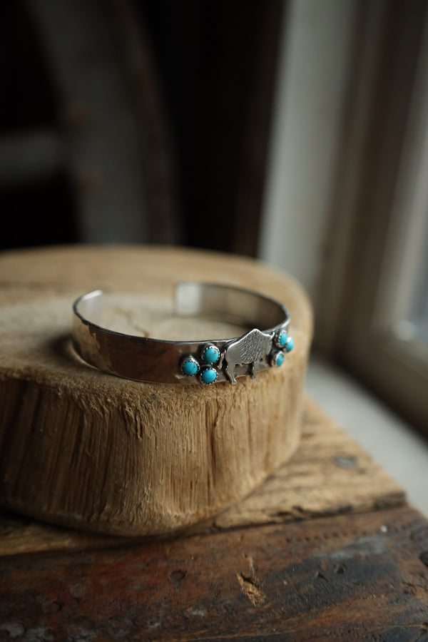 Richard Schmidt Bison 6 Turquoise Dots Cluster Cuff