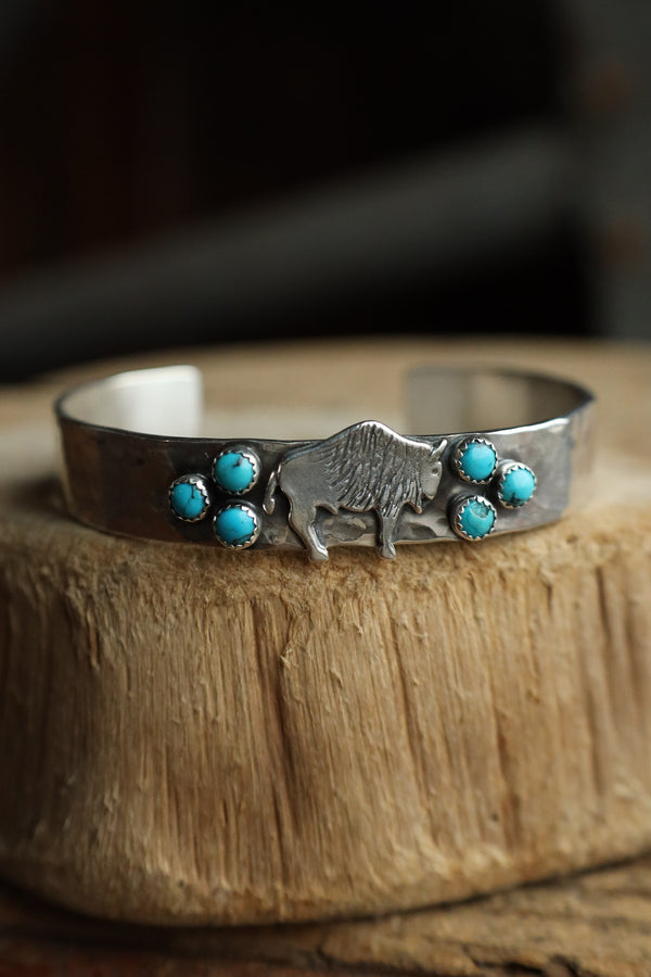 Richard Schmidt Bison 6 Turquoise Dots Cluster Cuff