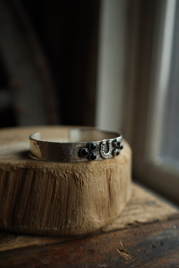 Richard Schmidt Horseshoe 6 Onyx Dots Cluster Cuff