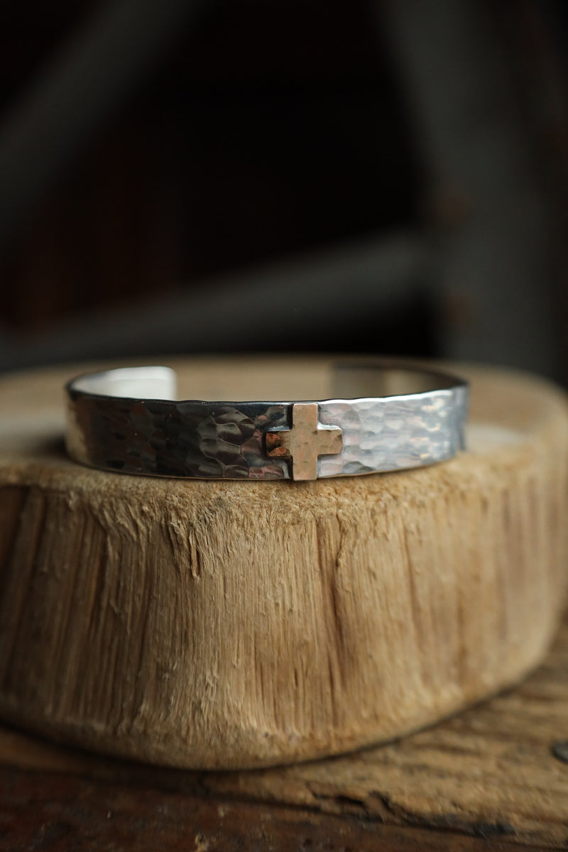 Richard Schmidt Gold Cross 10MM Cuff