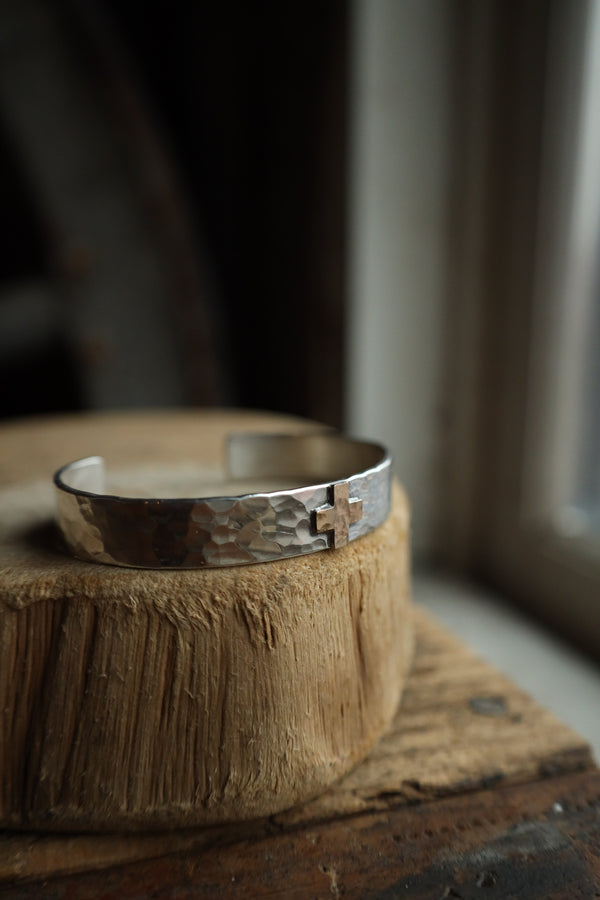 Richard Schmidt Gold Cross 10MM Cuff