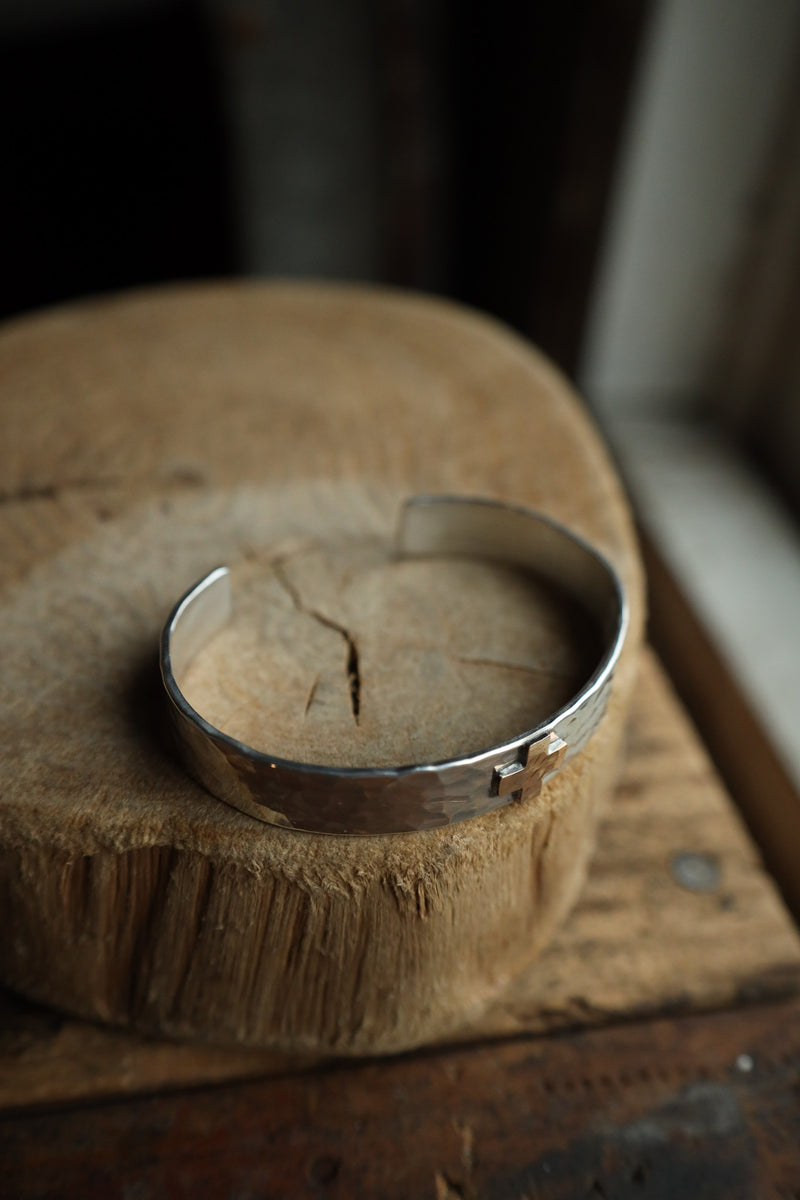 Richard Schmidt Gold Cross 10MM Cuff