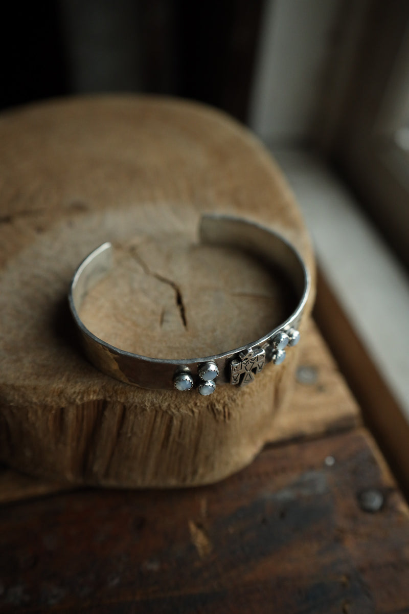 Richard Schmidt Thunderbird 6 Mother of Pearl Dots Cluster Cuff