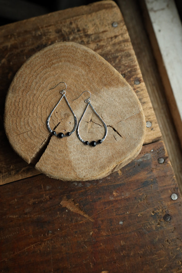 Richard Schmidt Open Teardrop 1 Onyx Round 2 Dot Earring