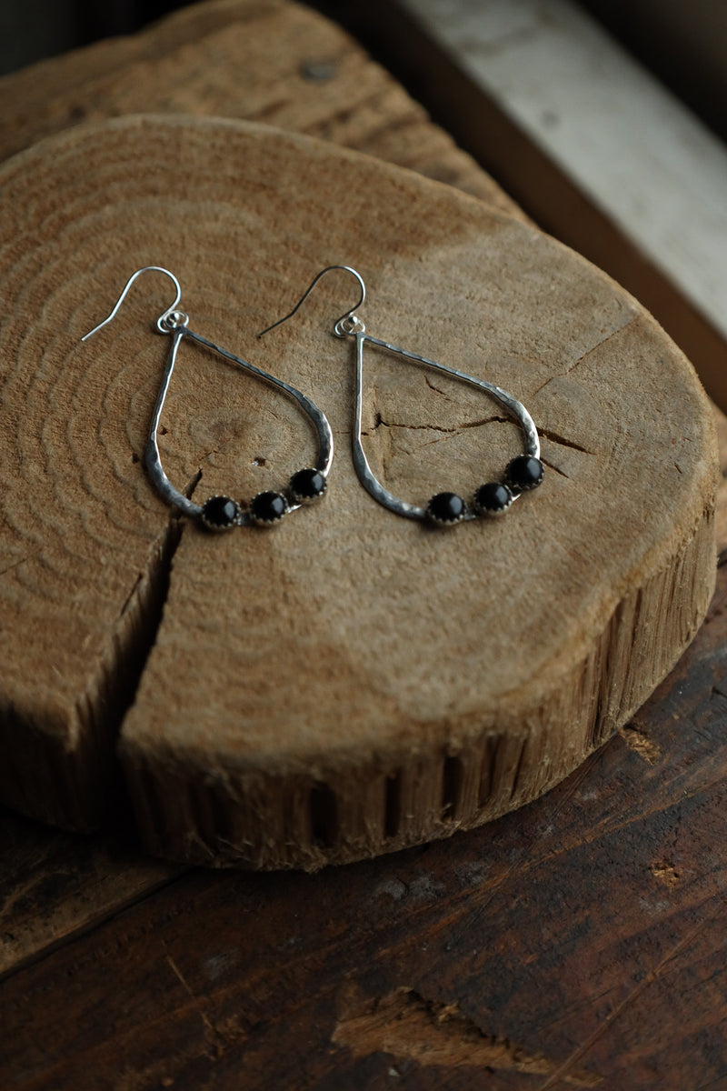 Richard Schmidt Open Teardrop 3 Onyx Rounds Earring