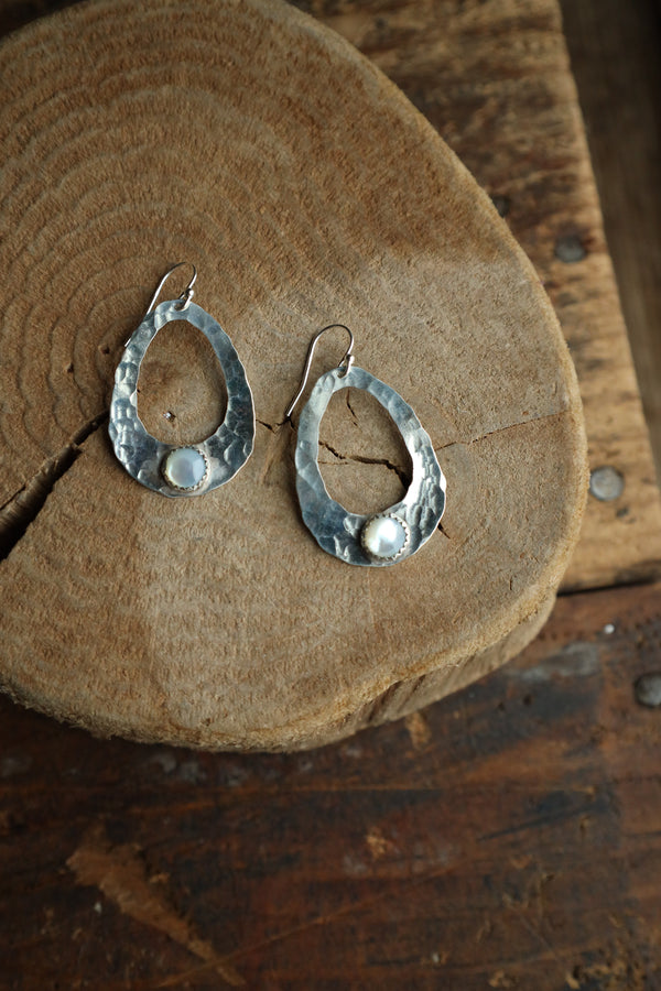 Richard Schmidt Mother Of Pearl Round Cutout Pear Earring