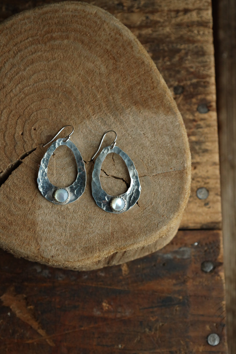 Richard Schmidt Mother Of Pearl Round Cutout Pear Earring